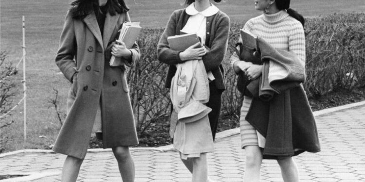 1950s Fashion Trends for Teenagers: A Complete Guide